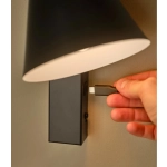 Czarna lampa ścienna Wilmer port USB-C 2512281003 Nordlux