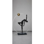 Lampa podłogowa WOMAN ARTISTIC LED 200 cm - czarna figura akrobatki ze złotą kulą F9320 Step into design