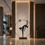 Lampa podłogowa WOMAN ARTISTIC LED 200 cm - czarna figura akrobatki ze złotą kulą F9320 Step into design