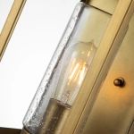 Średni kinkiet Atwater – 1 źródło światła – Przecierany mosiądz QN-ATWATER-M-PDB Elstead Lighting