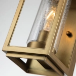 Mały kinkiet Atwater – 1 źródło światła – Przecierany mosiądz QN-ATWATER-S-PDB Elstead Lighting