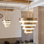 Lampa wisząca Echelon – 8 źródeł światła QN-ECHELON-8P Elstead Lighting
