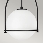 Lampa wisząca Somerset – 1 źródło światła – Opalowe szkło – Czarna QN-SOMERSET-P-O-BK Elstead Lighting