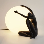 Lampa stołowa WOMAN-1 ,47 cm - czarna figura, biały klosz - zdjęcie produktu
