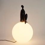 Lampa stołowa WOMAN-3 ,47 cm -czarna figura,biały klosz - zdjęcie produktu