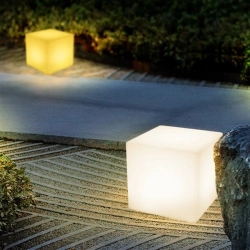 Lampa ogrodowa kostka CUBIC LED M RGBW 16 kolorów 35 cm - zdjęcie produktu