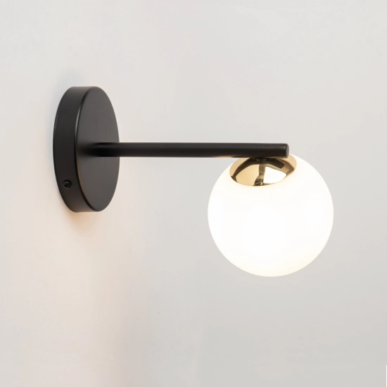 Kinkiet z białym kulistym kloszem Sigma Lighting – PIANO 33662