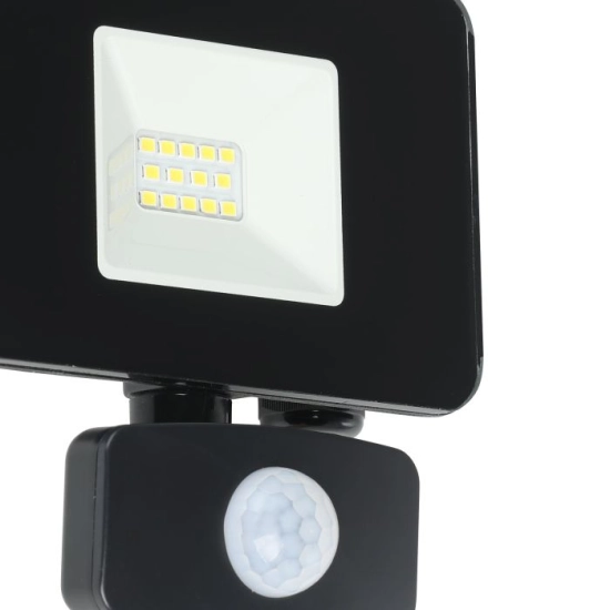 FAEDO 3 kinkiet zewnętrzny LED 10W 5000K naświetlacz z czujnikiem ruchu czarny 97459 EGLO