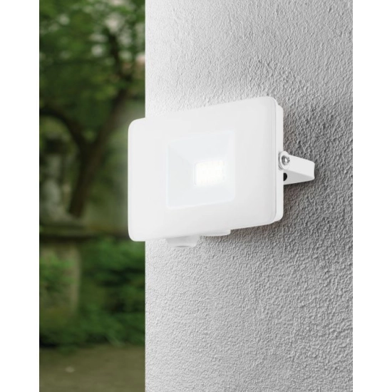 FAEDO 3 kinkiet zewnętrzny LED 10W 5000K naświetlacz biały 33152 EGLO
