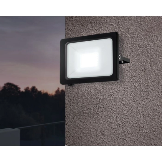 FAEDO 3 kinkiet zewnętrzny LED 102W 5000K naświetlacz czarny 900256 EGLO
