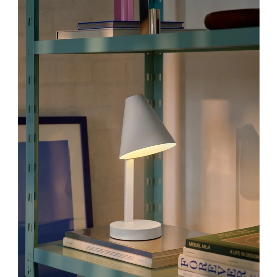 Biała lampa stołowa Wilmer port USB-C 2512305001 Nordlux