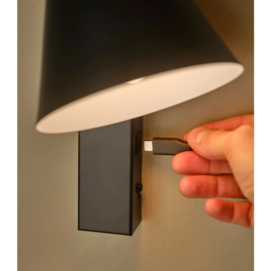 Czarna lampa ścienna Wilmer port USB-C 2512281003 Nordlux