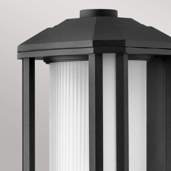 Średnia latarnia naścienna Castelle – 1 źródło światła – Czarna QN-CASTELLE-M-BLK Elstead Lighting