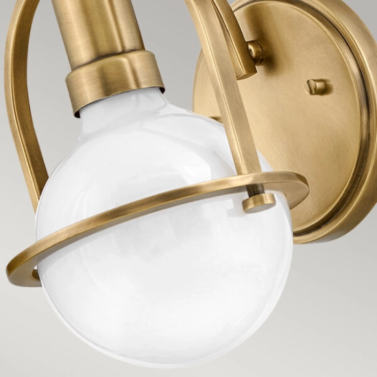 Kinkiet Somerset – 1 źródło światła – Opalowe szkło – Stary mosiądz QN-SOMERSET1-HB Elstead Lighting
