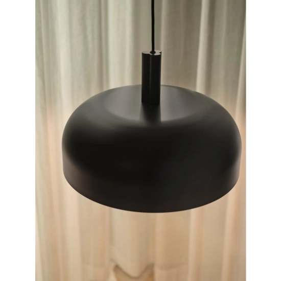 Sandro – czarna lampa wisząca z szerokim, kopułowym kloszem 2612003003 Nordlux