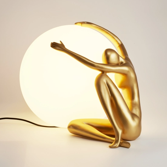 Lampa stołowa WOMAN-1 ,47 cm -złota figura, biały klosz - zdjęcie produktu
