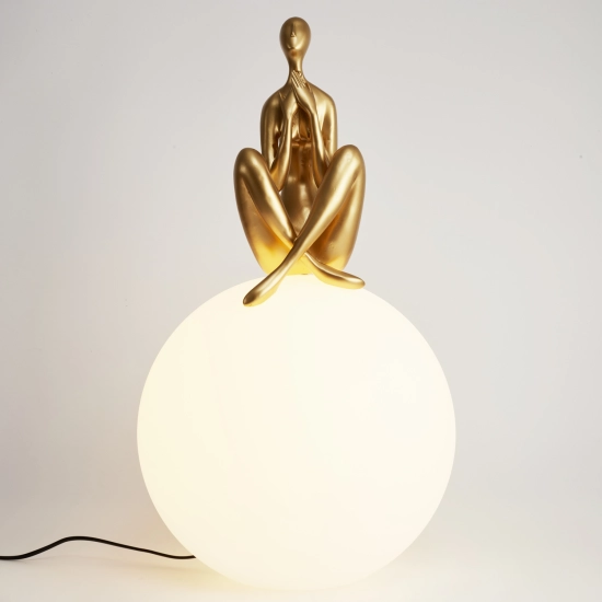 Lampa stołowa WOMAN-3 ,47 cm -złota figura, biały klosz - zdjęcie produktu