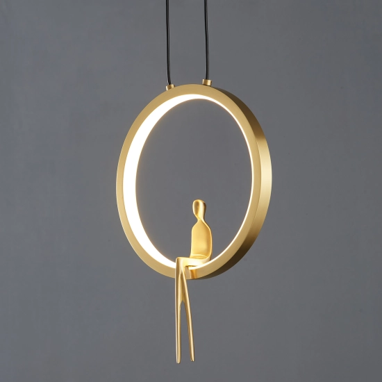 Lampa wisząca AMICI 27 cm - LED, mosiądz, złoty ring z dekoracyjną figurką - zdjęcie produktu