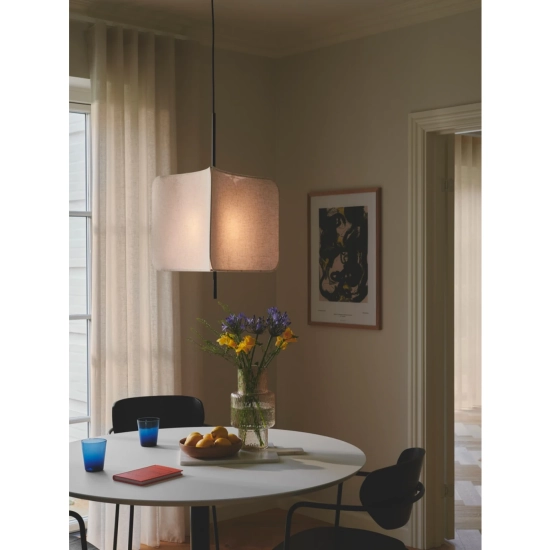 Wisząca lampa Tinto z trójkątnym abażurem 2412173003 Nordlux